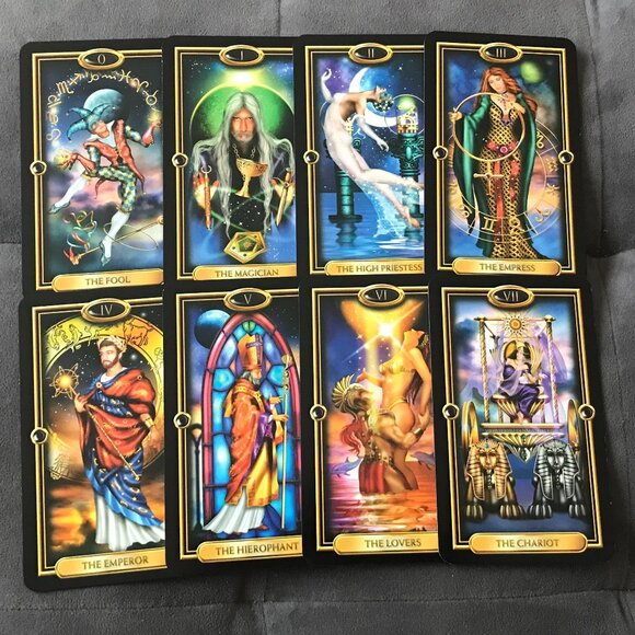 Easy Tarot Kit featuring Gilded Tarot Ciro Marchetti & Spread Sheet - Picture 4 of 11